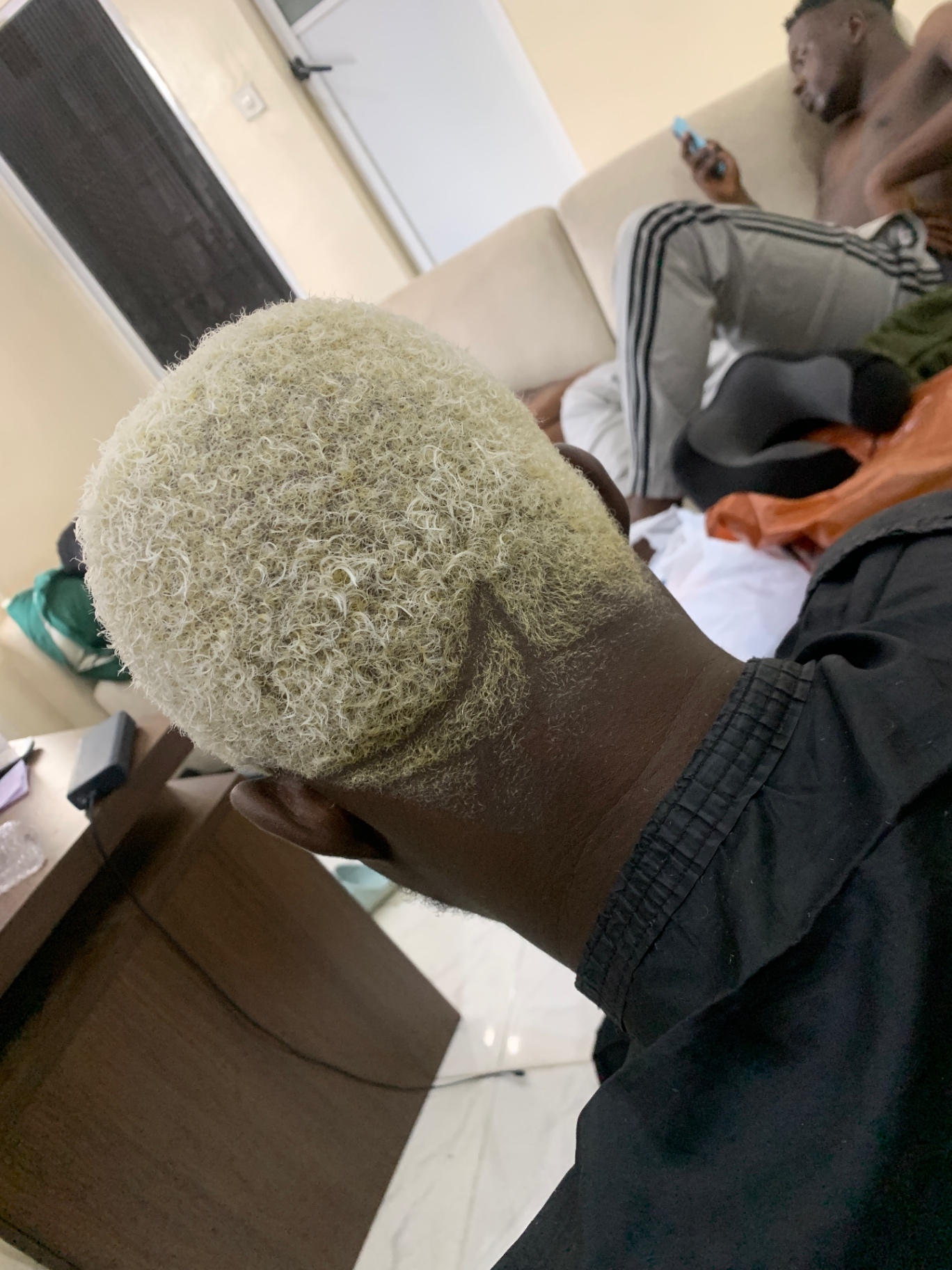 Platinum bleach, close crop